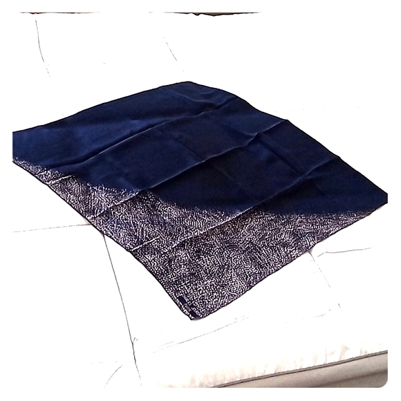 Charles Jourdan Scarf - Picture 3 of 5